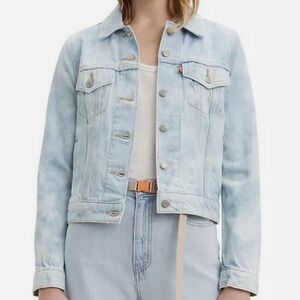 LEVI’S STRAUSS Women’s Trucker Classic Design Light Wash Faded Denim Jacket